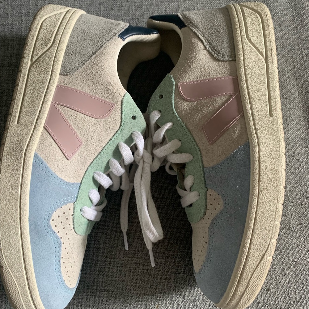 Limited edition Suede Veja Sneakers- Size 8
